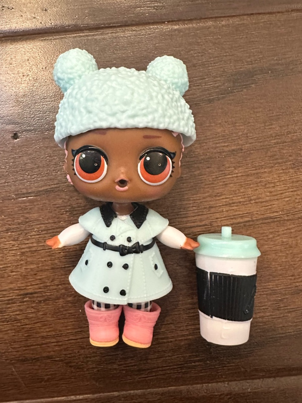 EUC L.O.L. Surprise! Mint & Pink Doll with Coffee Cup